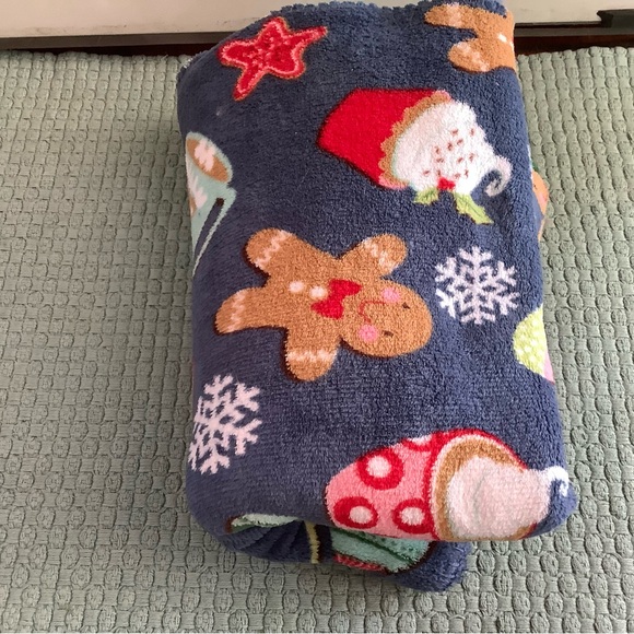 Gingerbread/Winter Throw - Picture 3 of 4